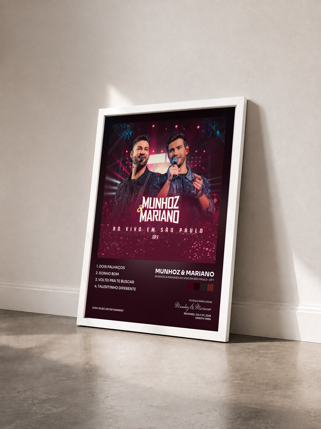 #blanc Tableau de l'album Munhoz & Mariano Ao Vivo Em São Paulo - EP 1 de Munhoz & Mariano vu de trois quarts, cadre blanc