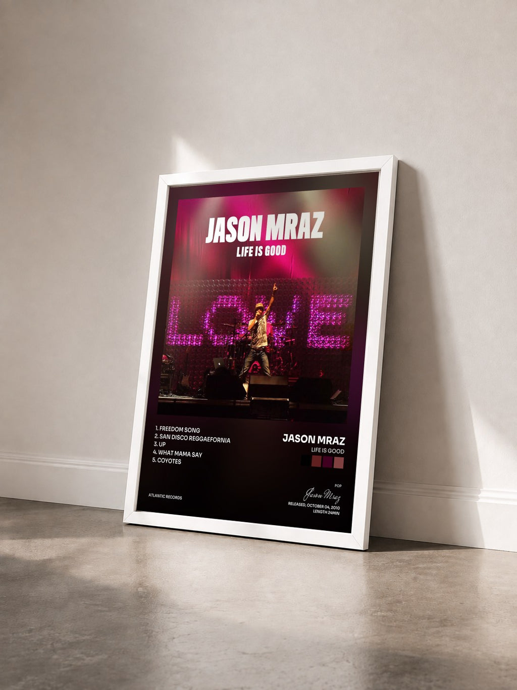 #blanc Life Is Good von Jason Mraz als gerahmter Kunstdruck von schräg gesehen, weißer Rahmen