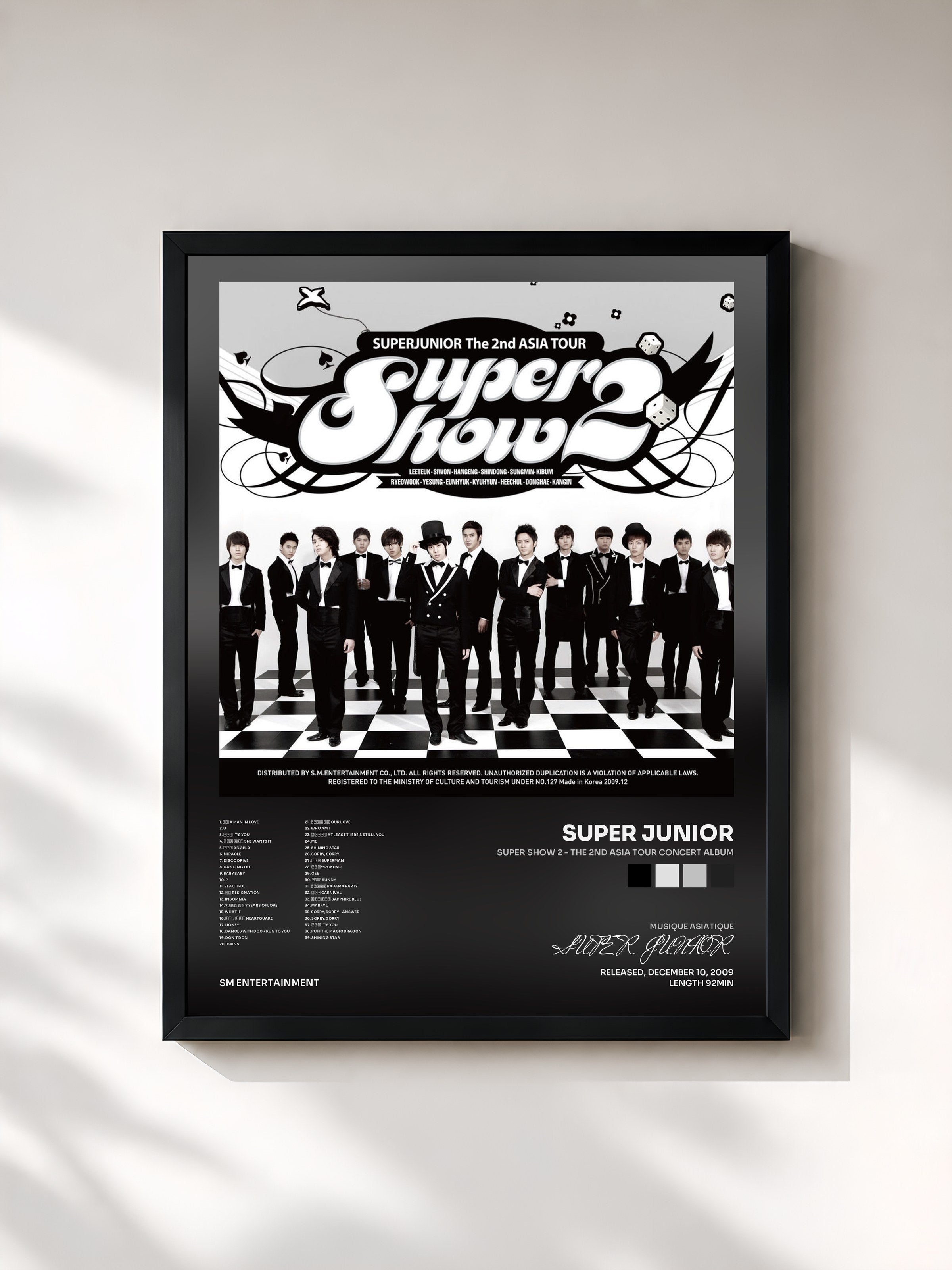 #noir Tableau de l'album Super Show 2 - The 2nd Asia Tour Concert Album de SUPER JUNIOR, cadre noir, imprimé et encadré en France
