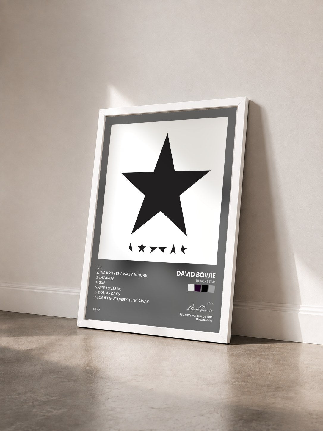 #blanc Tableau de l'album Blackstar de David Bowie vu de trois quarts, cadre blanc