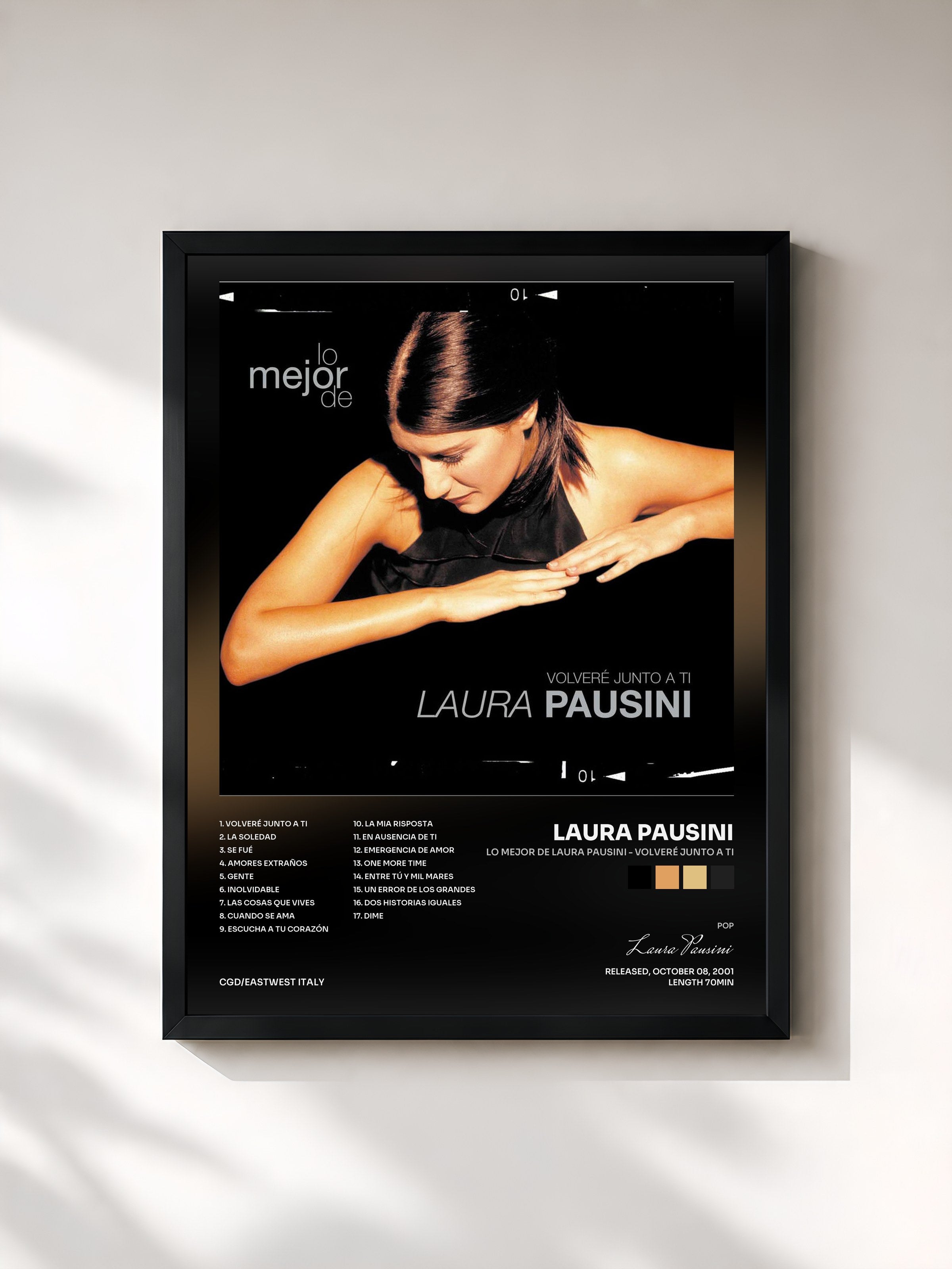 #noir Tableau de l'album Lo mejor de Laura Pausini - Volveré junto a ti de Laura Pausini, cadre noir, imprimé et encadré en France