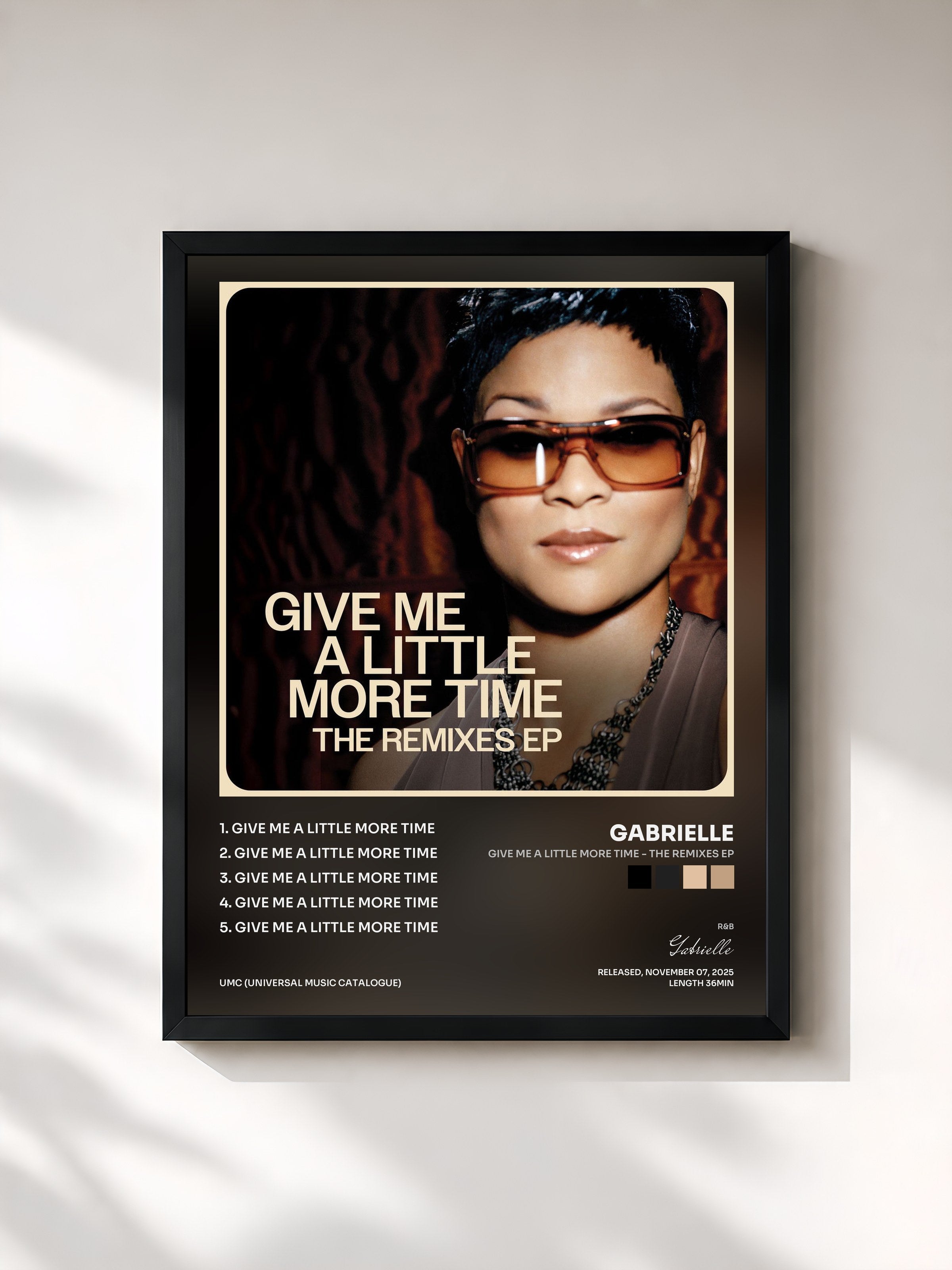 #noir Tableau de l'album Give Me A Little More Time - The Remixes EP de Gabrielle, cadre noir, imprimé et encadré en France