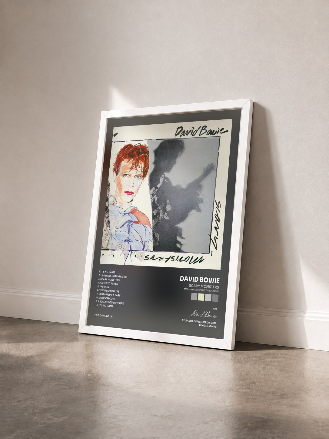 #blanc Tableau de l'album Scary Monsters (And Super Creeps) (2017 Remaster) de David Bowie vu de trois quarts, cadre blanc