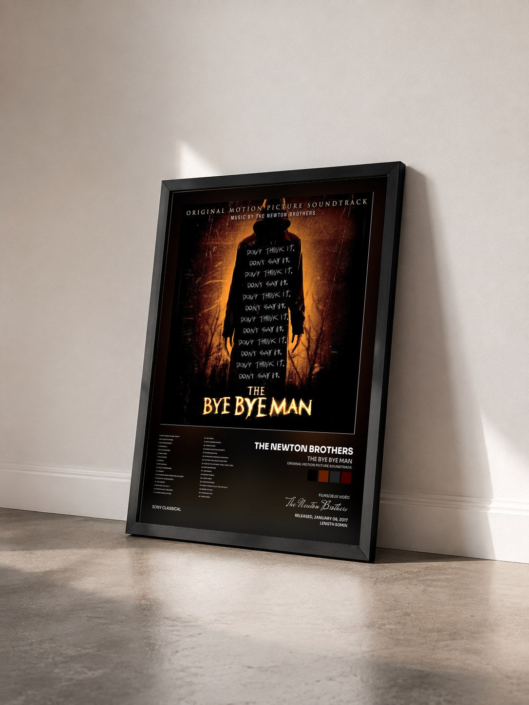 #noir Tableau de l'album The Bye Bye Man (Original Motion Picture Soundtrack) de The Newton Brothers vu de trois quarts, cadre noir