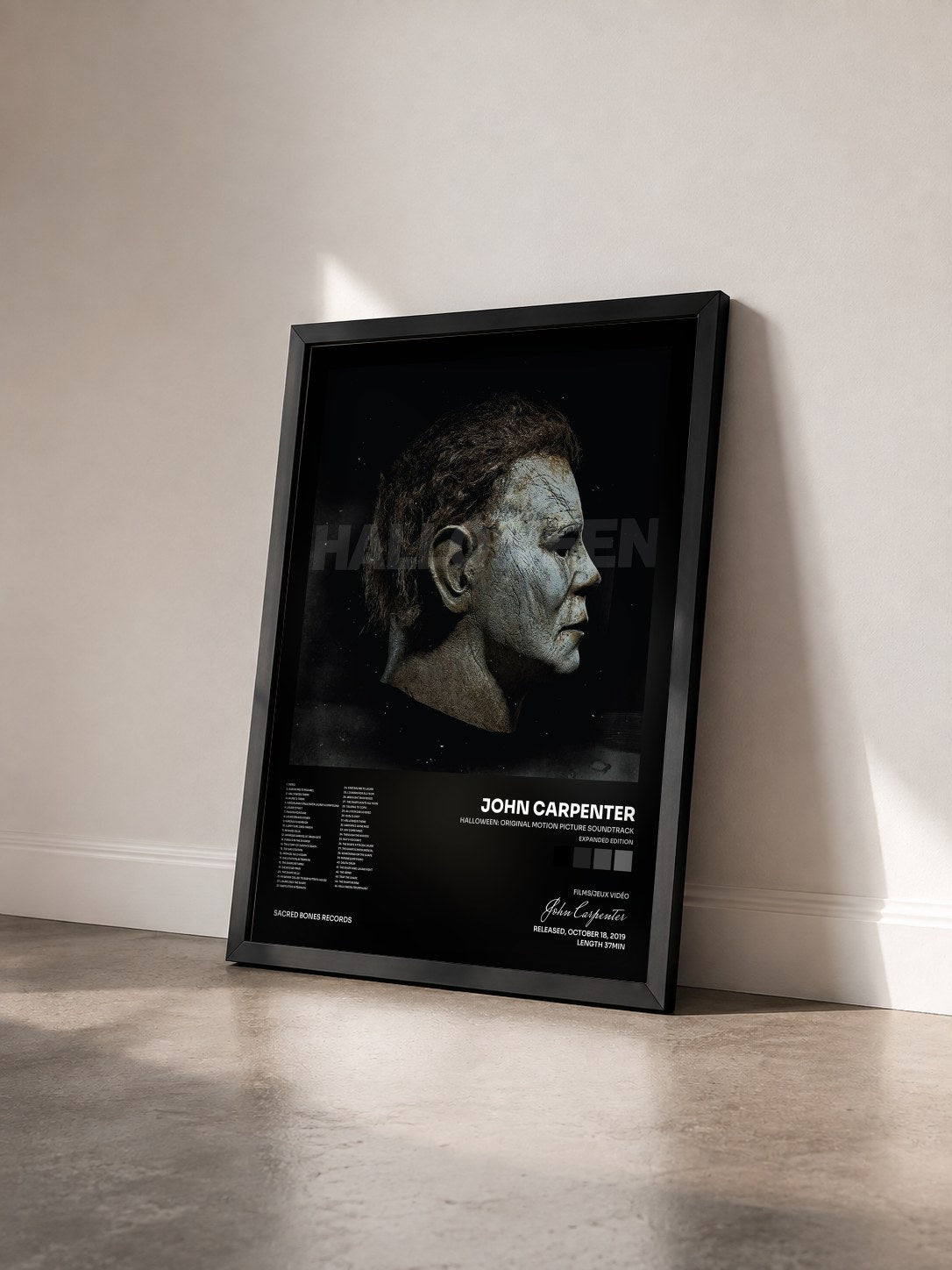 #noir Tableau de l'album Halloween: Original Motion Picture Soundtrack (Expanded Edition) de John Carpenter vu de trois quarts, cadre noir