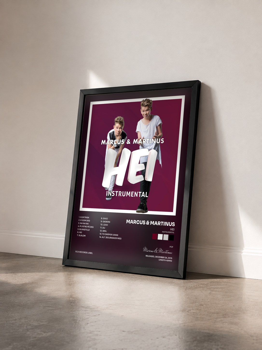 #noir Tableau de l'album Hei (Instrumental) de Marcus & Martinus vu de trois quarts, cadre noir