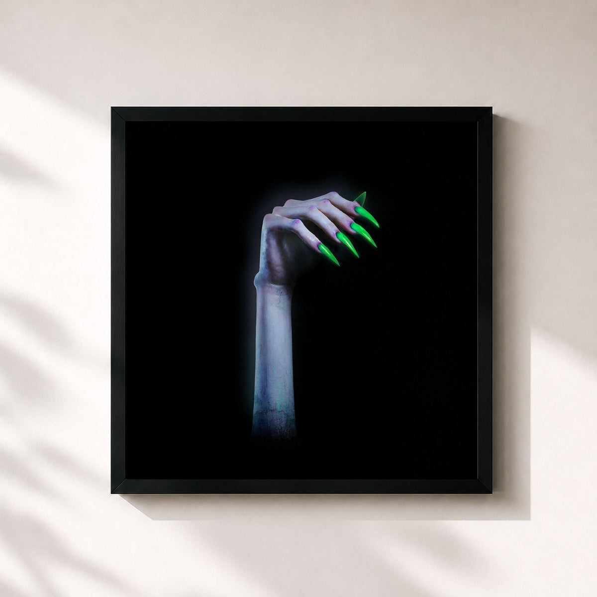 #noir TURN OFF THE LIGHT de Kim Petras en lámina cuadrada enmarcada, marco negro de 32x32 cm