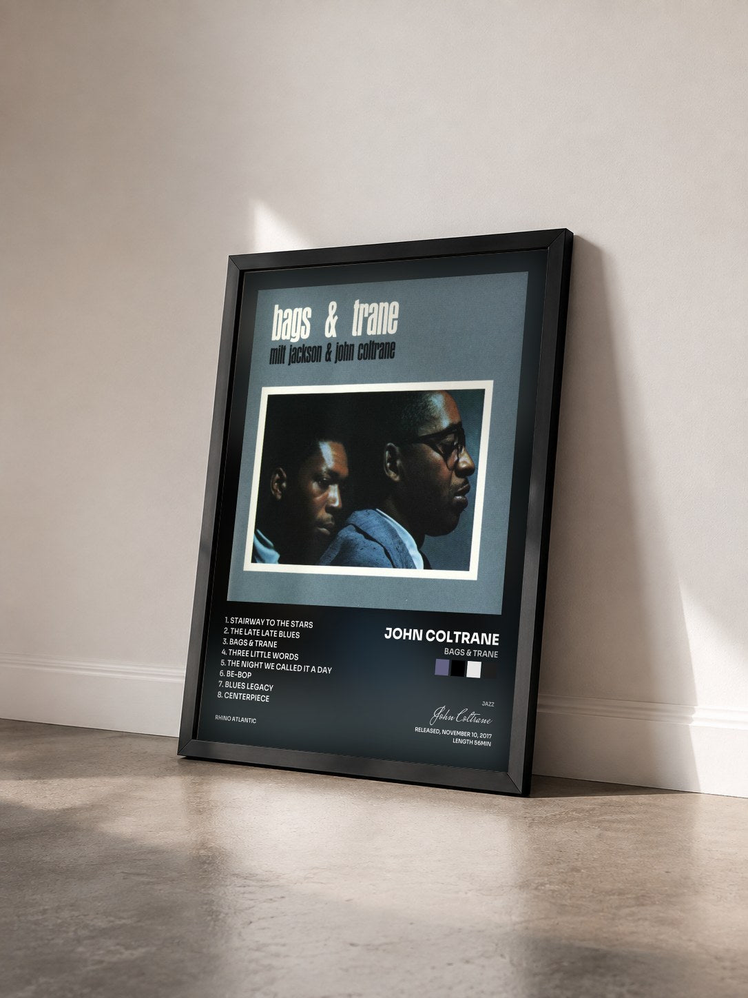 #noir Tableau de l'album Bags & Trane de John Coltrane vu de trois quarts, cadre noir