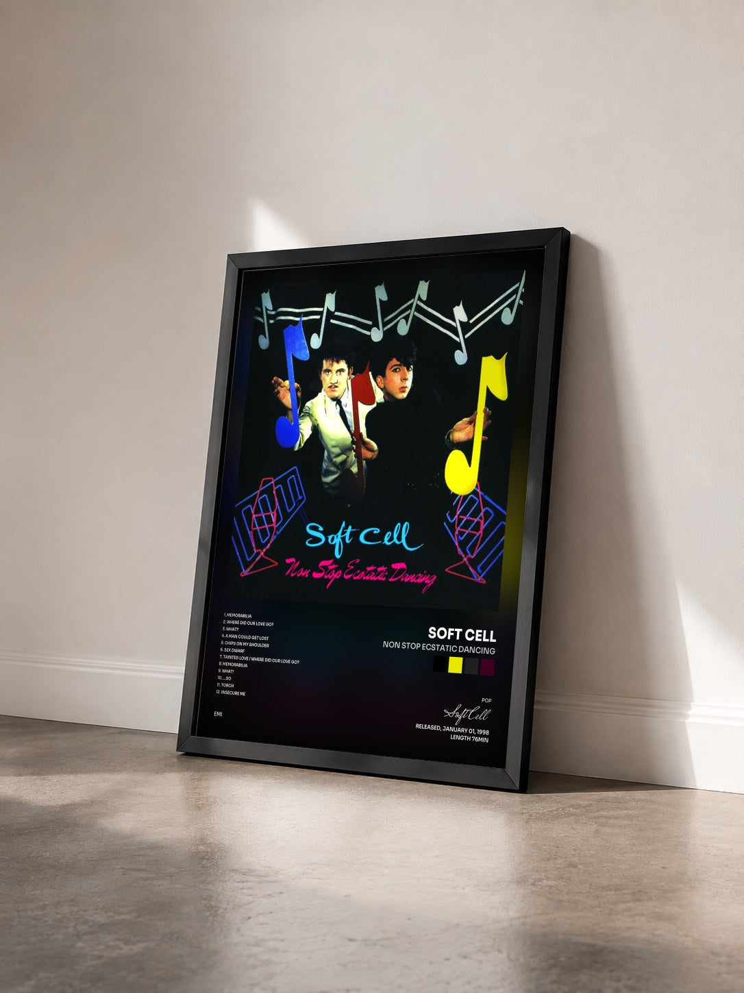 #noir Non Stop Ecstatic Dancing von Soft Cell als gerahmter Kunstdruck von schräg gesehen, schwarzer Rahmen