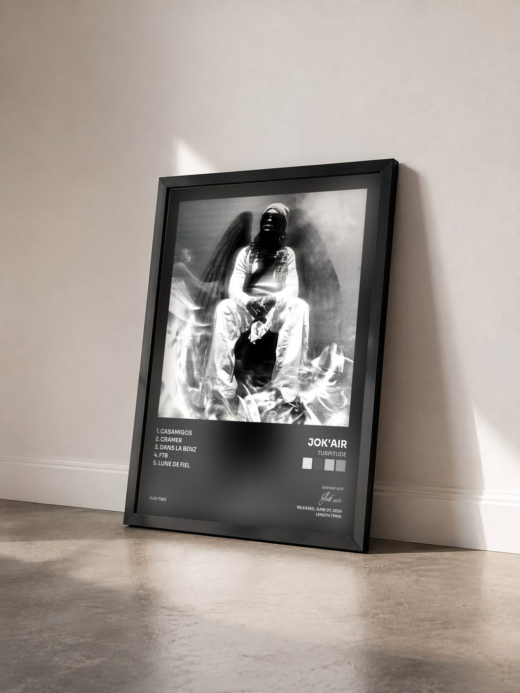 #noir Tableau de l'album Turpitude de Jok'air vu de trois quarts, cadre noir