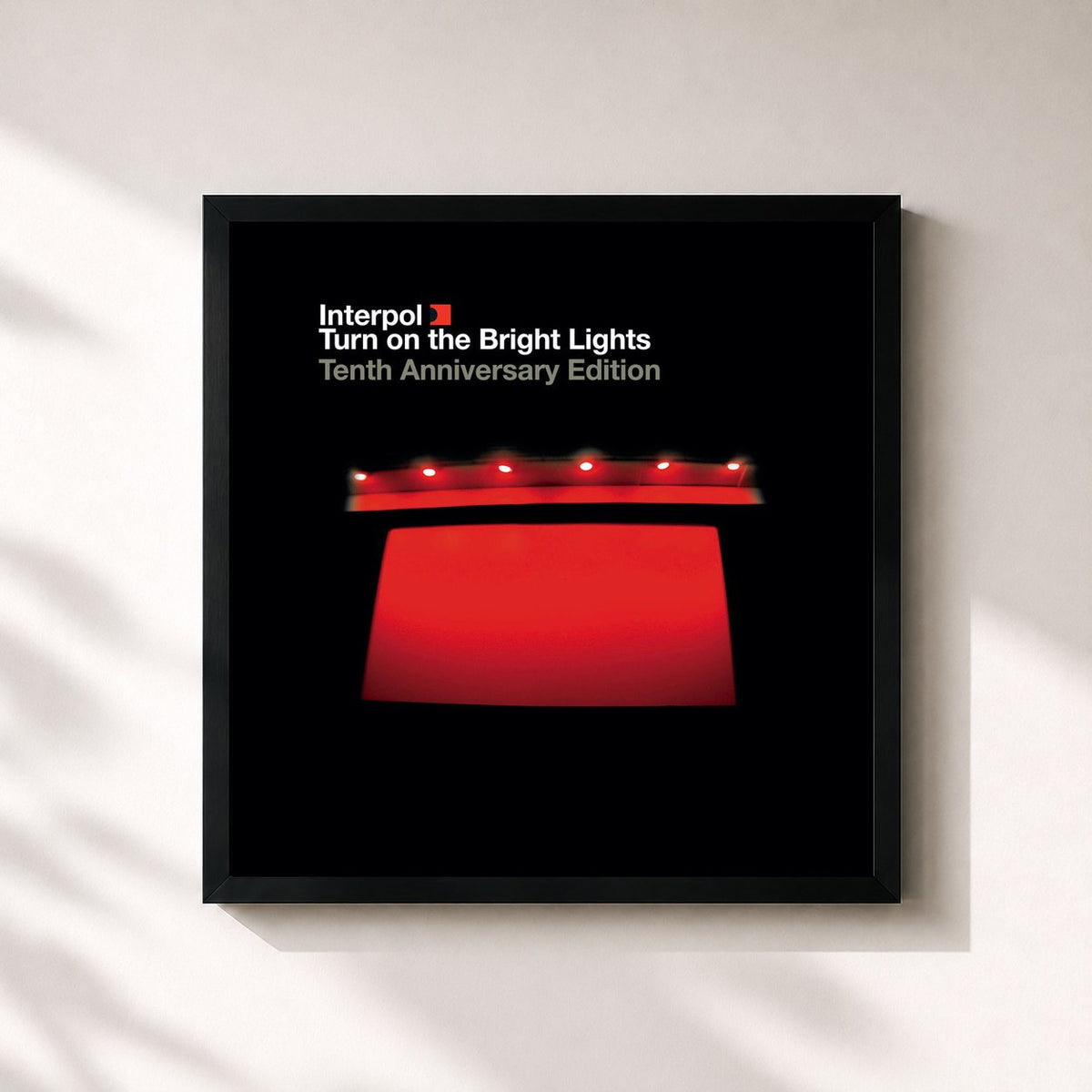 #noir Tableau carré de l'album Turn On The Bright Lights (The Tenth Anniversary Edition - 2012 Remaster) de Interpol, cadre noir 32x32 cm