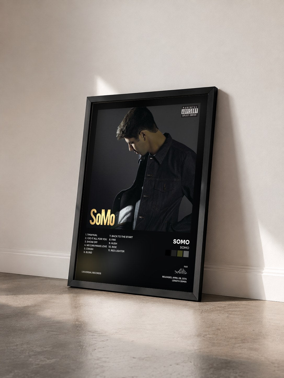 #noir SoMo de SoMo en lámina enmarcada vista de tres cuartos, marco negro