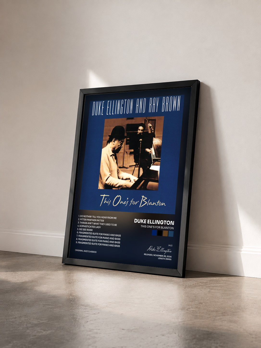 #noir Tableau de l'album This One's For Blanton de Duke Ellington vu de trois quarts, cadre noir