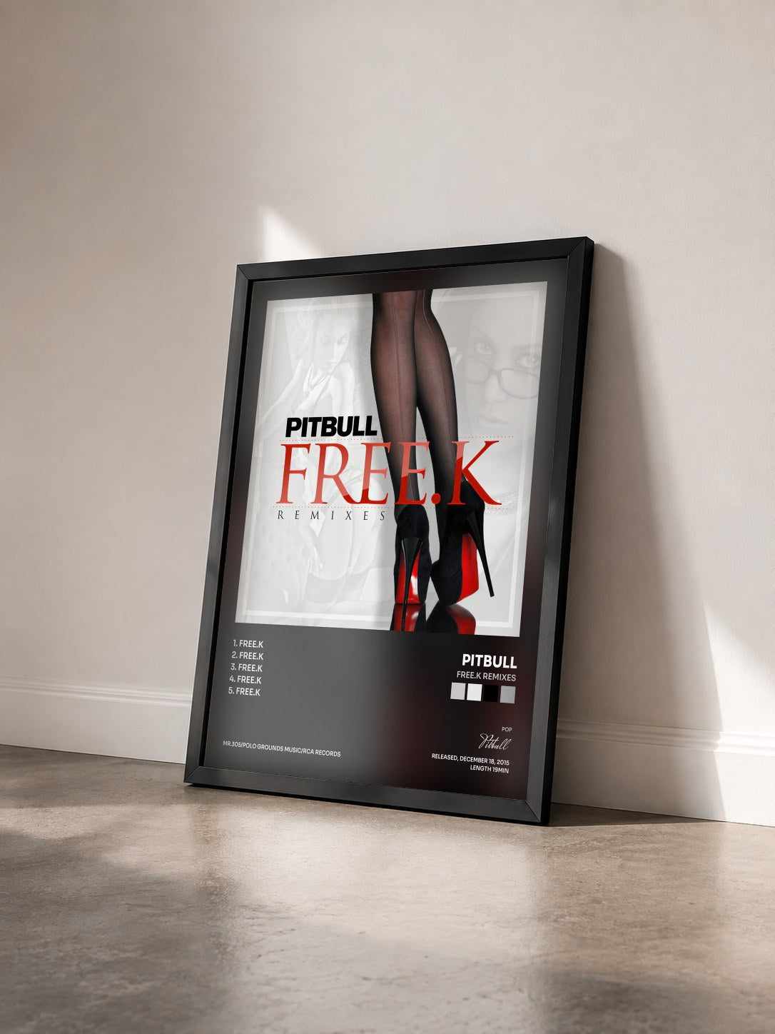 #noir FREE.K Remixes von Pitbull als gerahmter Kunstdruck von schräg gesehen, schwarzer Rahmen