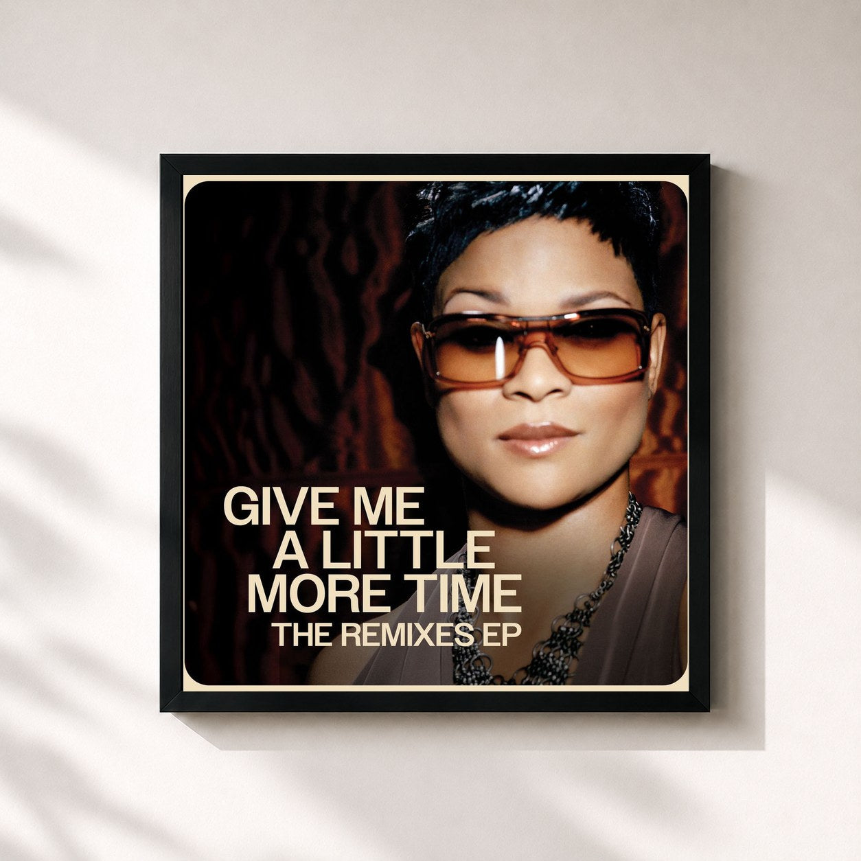 #noir Tableau carré de l'album Give Me A Little More Time - The Remixes EP de Gabrielle, cadre noir 32x32 cm