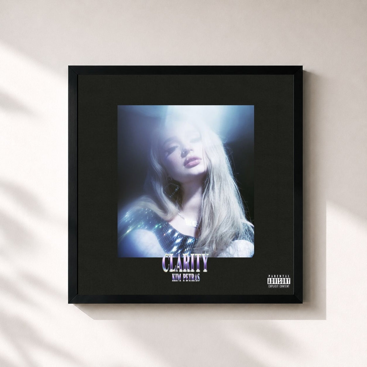 #noir Clarity de Kim Petras en lámina cuadrada enmarcada, marco negro de 32x32 cm