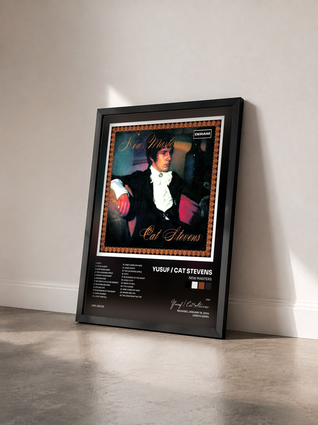 #noir Tableau de l'album New Masters de Yusuf / Cat Stevens vu de trois quarts, cadre noir