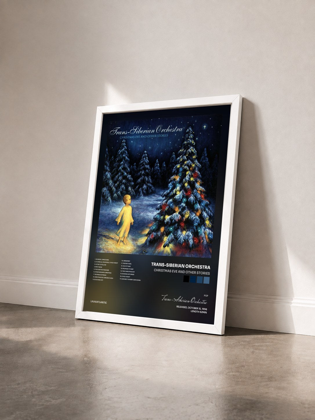 #blanc Tableau de l'album Christmas Eve and Other Stories de Trans-Siberian Orchestra vu de trois quarts, cadre blanc