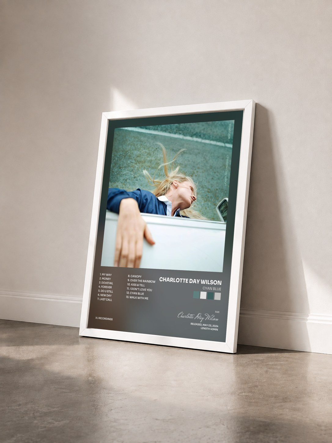 #blanc Tableau de l'album Cyan Blue de Charlotte Day Wilson vu de trois quarts, cadre blanc