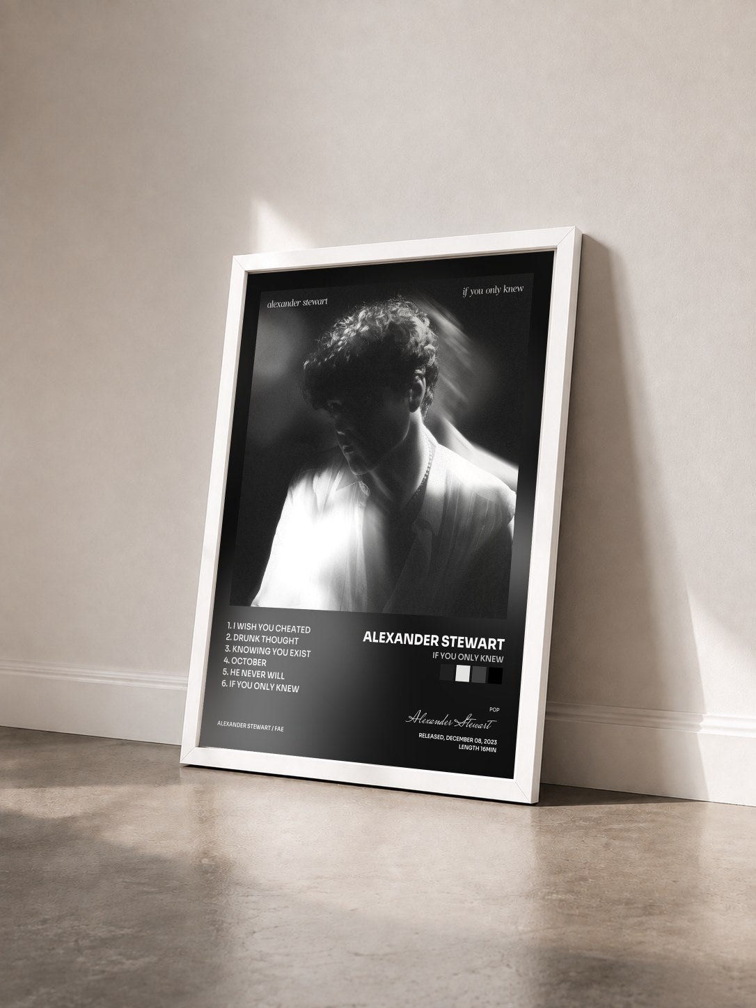 #blanc Tableau de l'album if you only knew de Alexander Stewart vu de trois quarts, cadre blanc