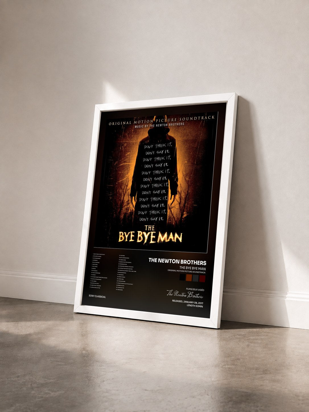 #blanc Tableau de l'album The Bye Bye Man (Original Motion Picture Soundtrack) de The Newton Brothers vu de trois quarts, cadre blanc