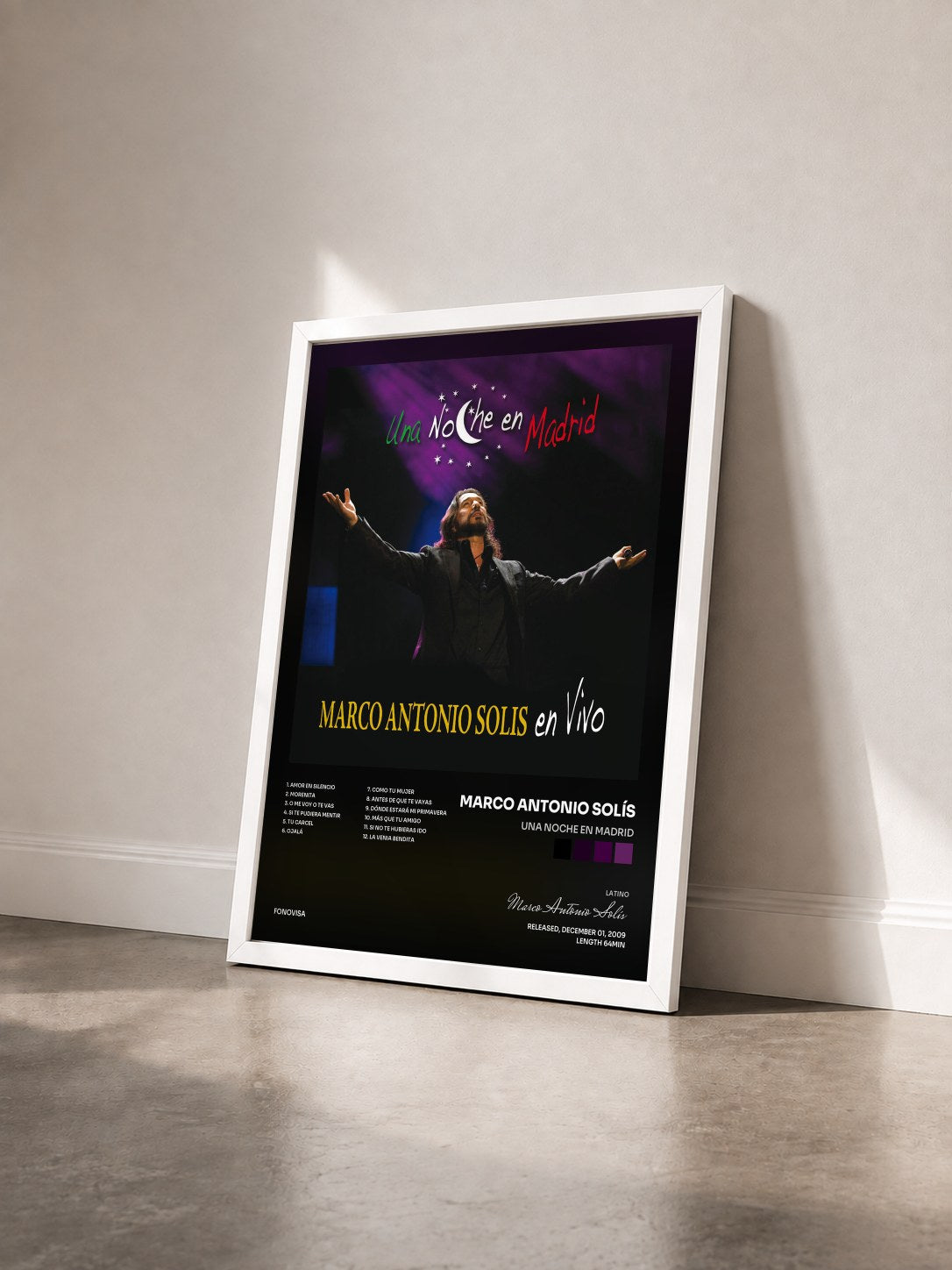 #blanc Tableau de l'album Una Noche En Madrid de Marco Antonio Solís vu de trois quarts, cadre blanc