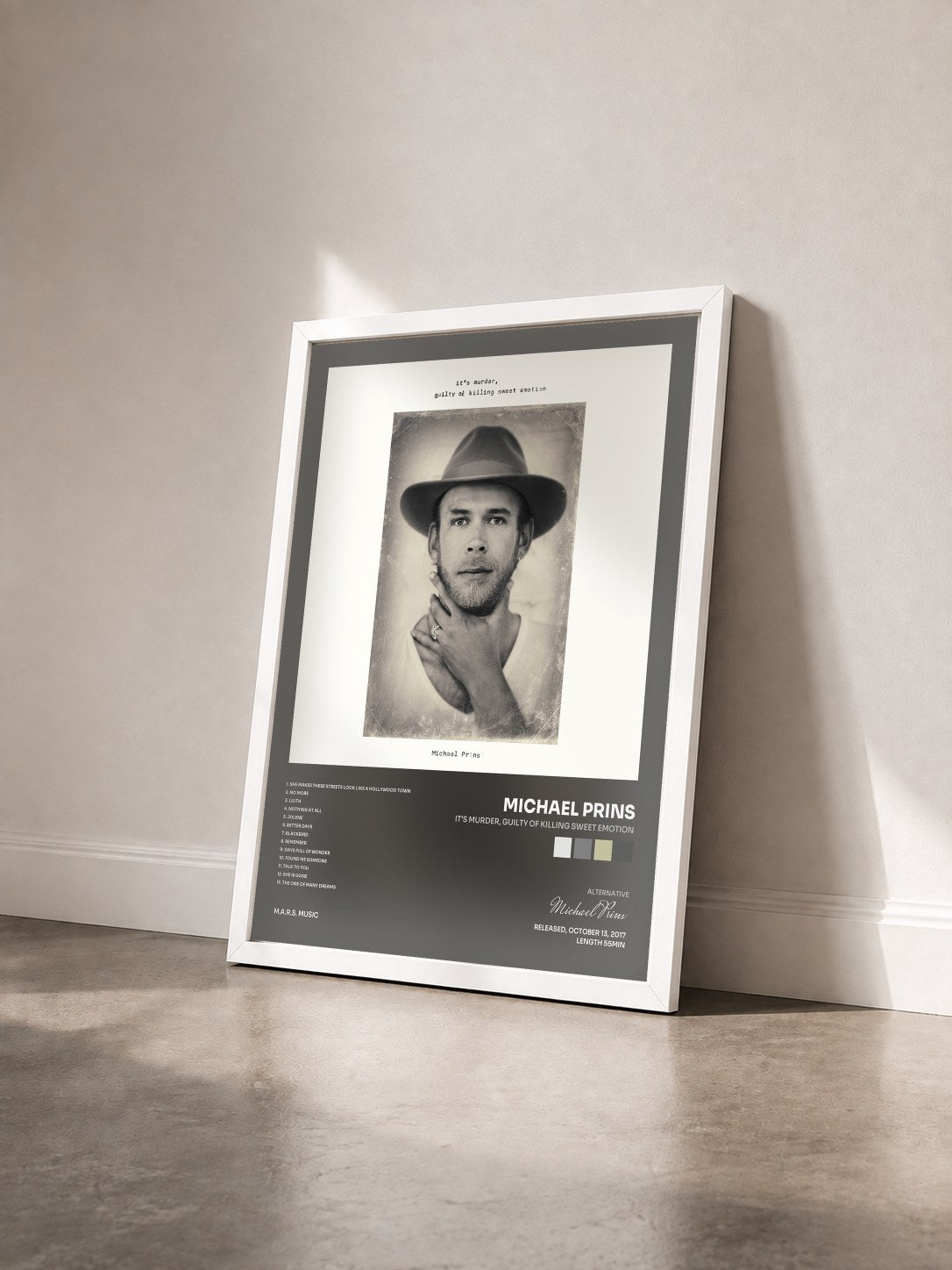 #blanc Tableau de l'album It's Murder, Guilty Of Killing Sweet Emotion de Michael Prins vu de trois quarts, cadre blanc