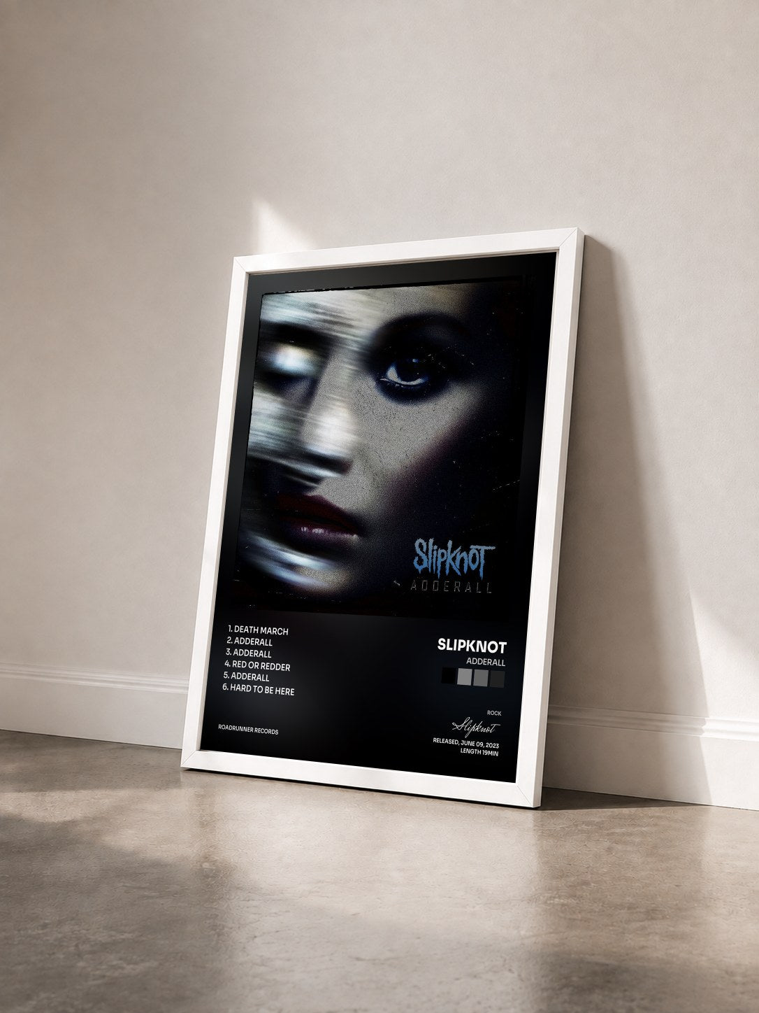 #blanc Tableau de l'album Adderall de Slipknot vu de trois quarts, cadre blanc