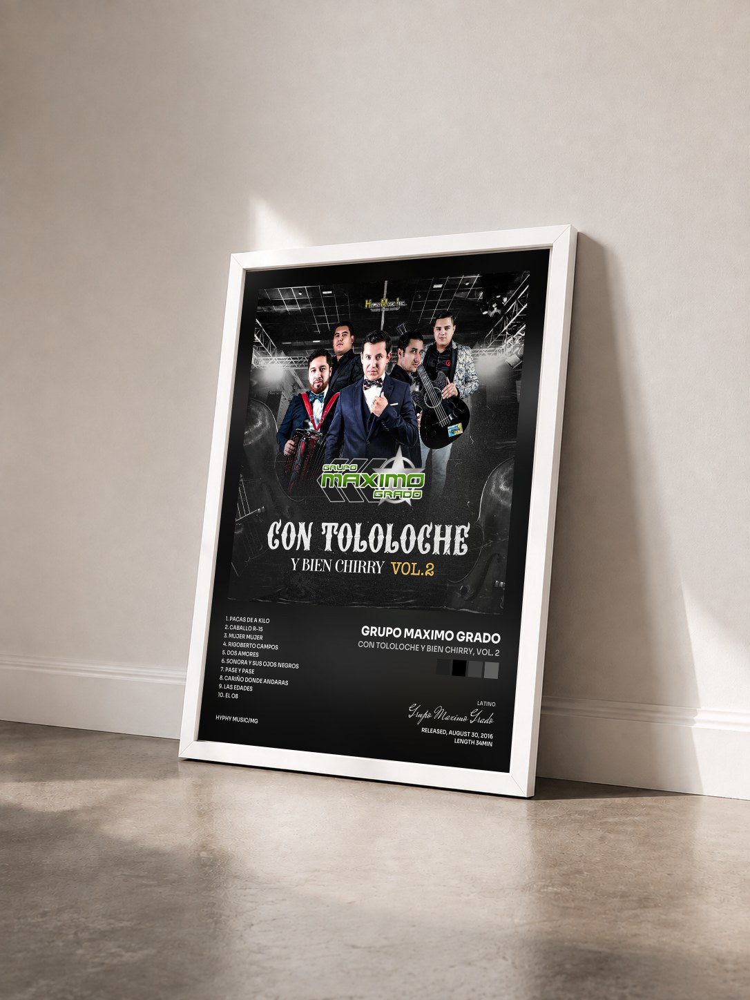 #blanc Tableau de l'album Con Tololoche y Bien Chirry, Vol. 2 de Grupo Maximo Grado vu de trois quarts, cadre blanc