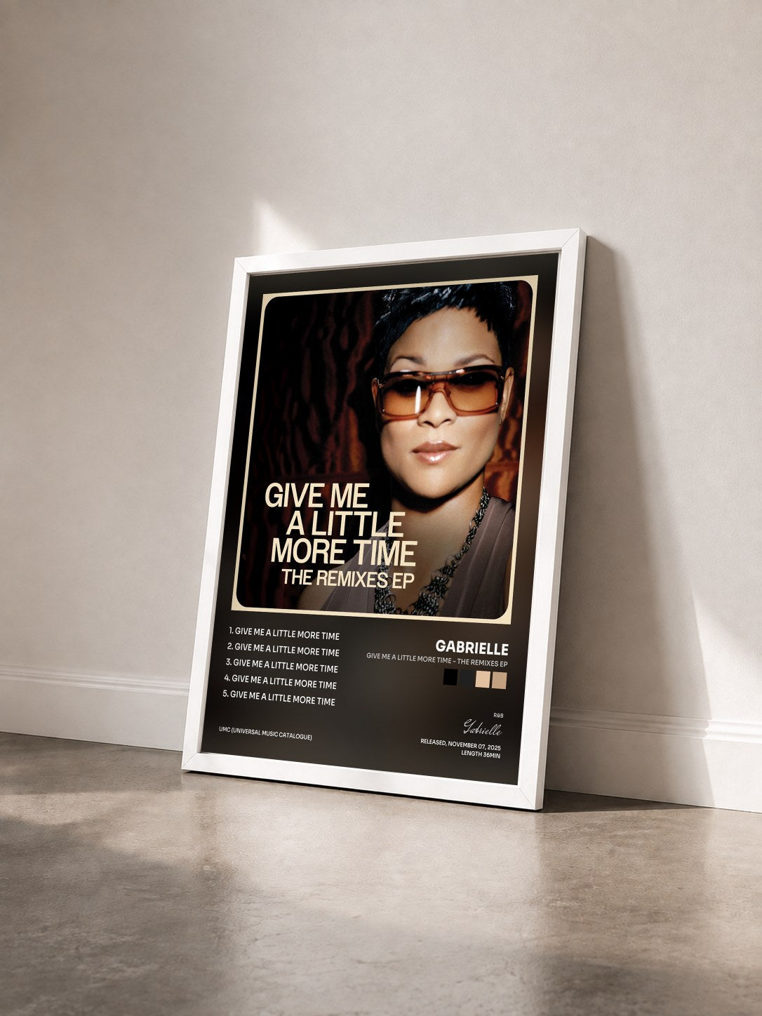 #blanc Tableau de l'album Give Me A Little More Time - The Remixes EP de Gabrielle vu de trois quarts, cadre blanc