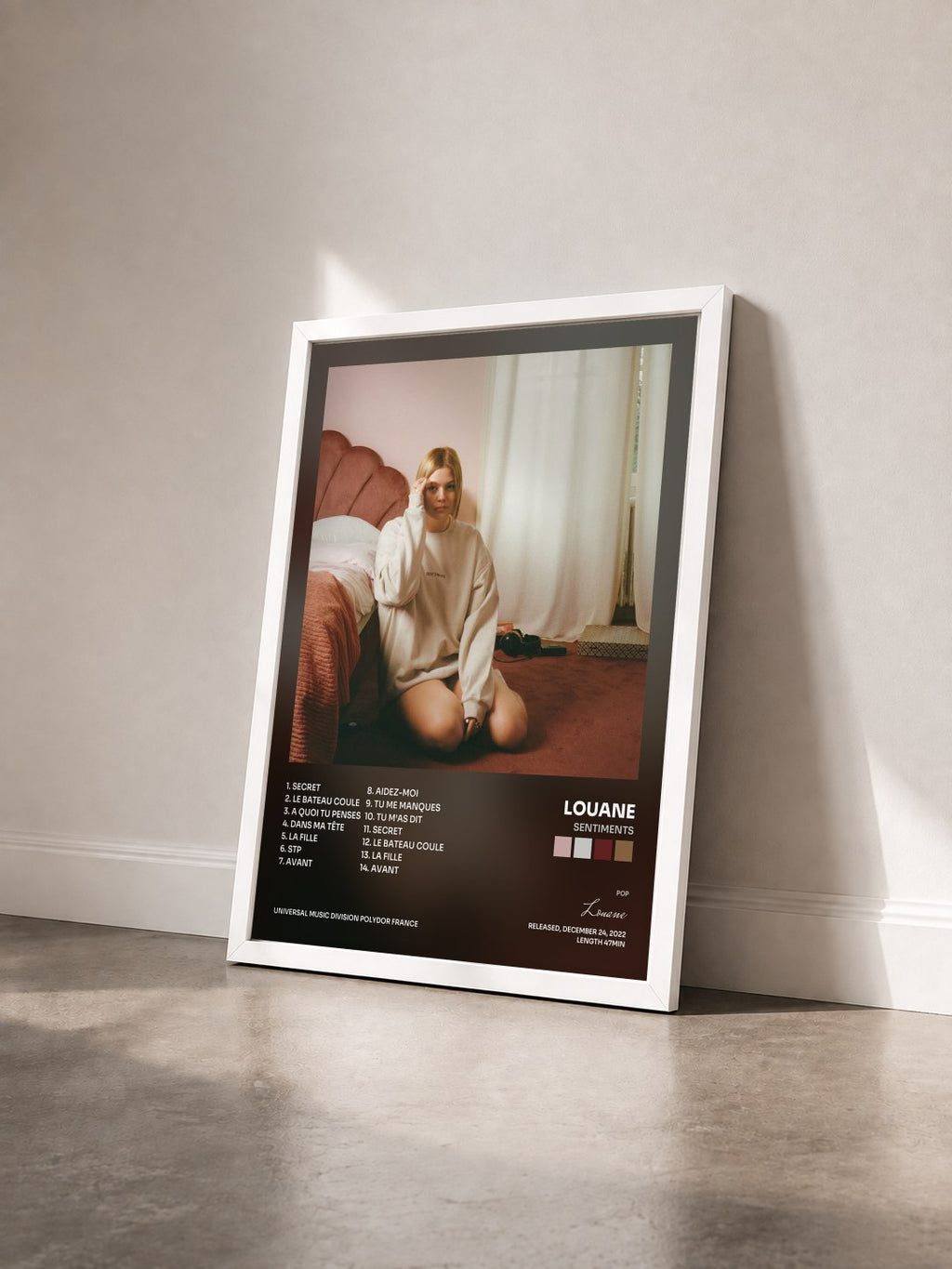 #blanc Tableau de l'album Sentiments de Louane vu de trois quarts, cadre blanc