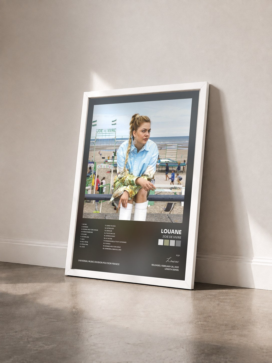 #blanc Tableau de l'album Joie de vivre de Louane vu de trois quarts, cadre blanc