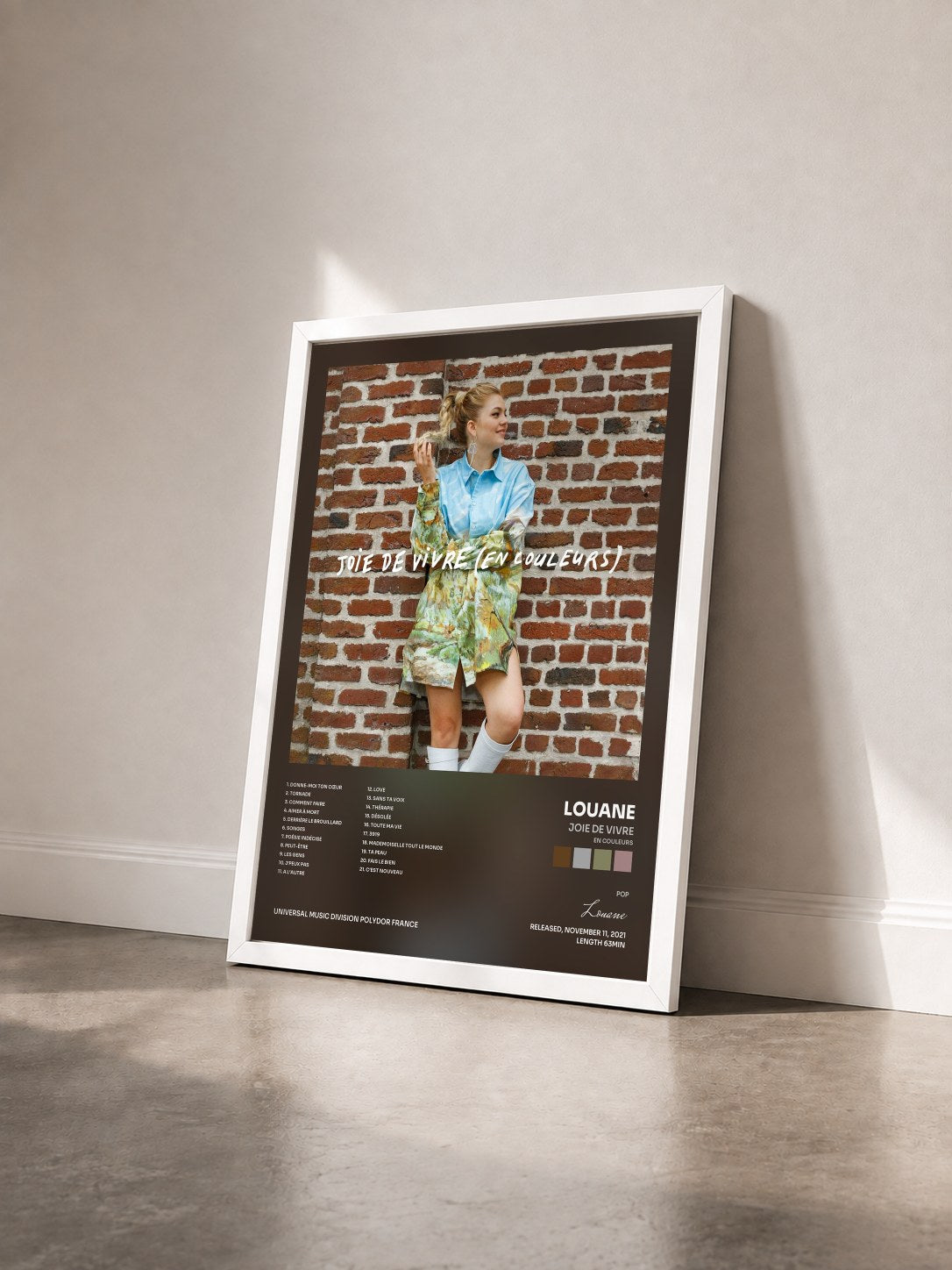 #blanc Tableau de l'album Joie de vivre (En couleurs) de Louane vu de trois quarts, cadre blanc