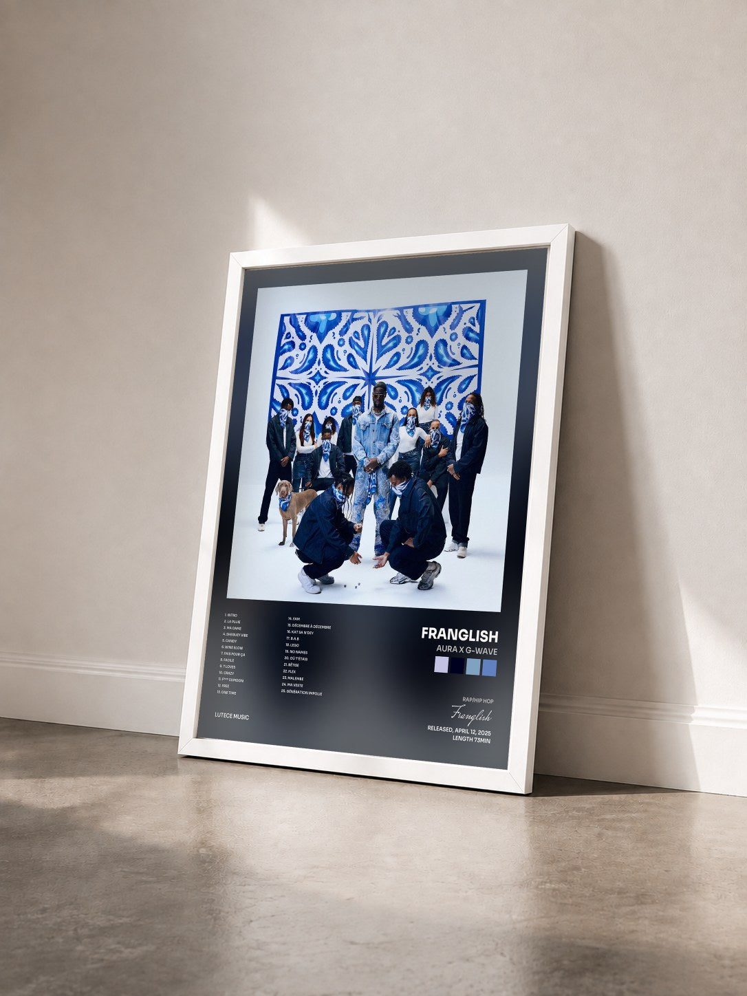 #blanc Tableau de l'album Aura X G-wave de Franglish vu de trois quarts, cadre blanc