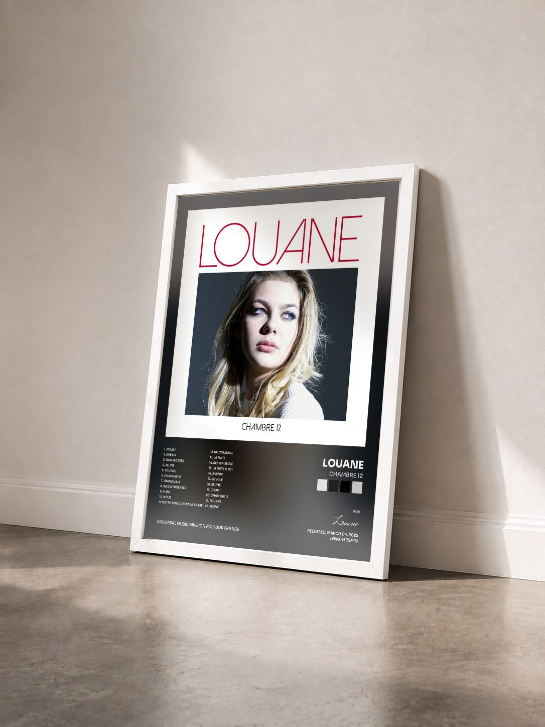 #blanc Tableau de l'album Chambre 12 de Louane vu de trois quarts, cadre blanc