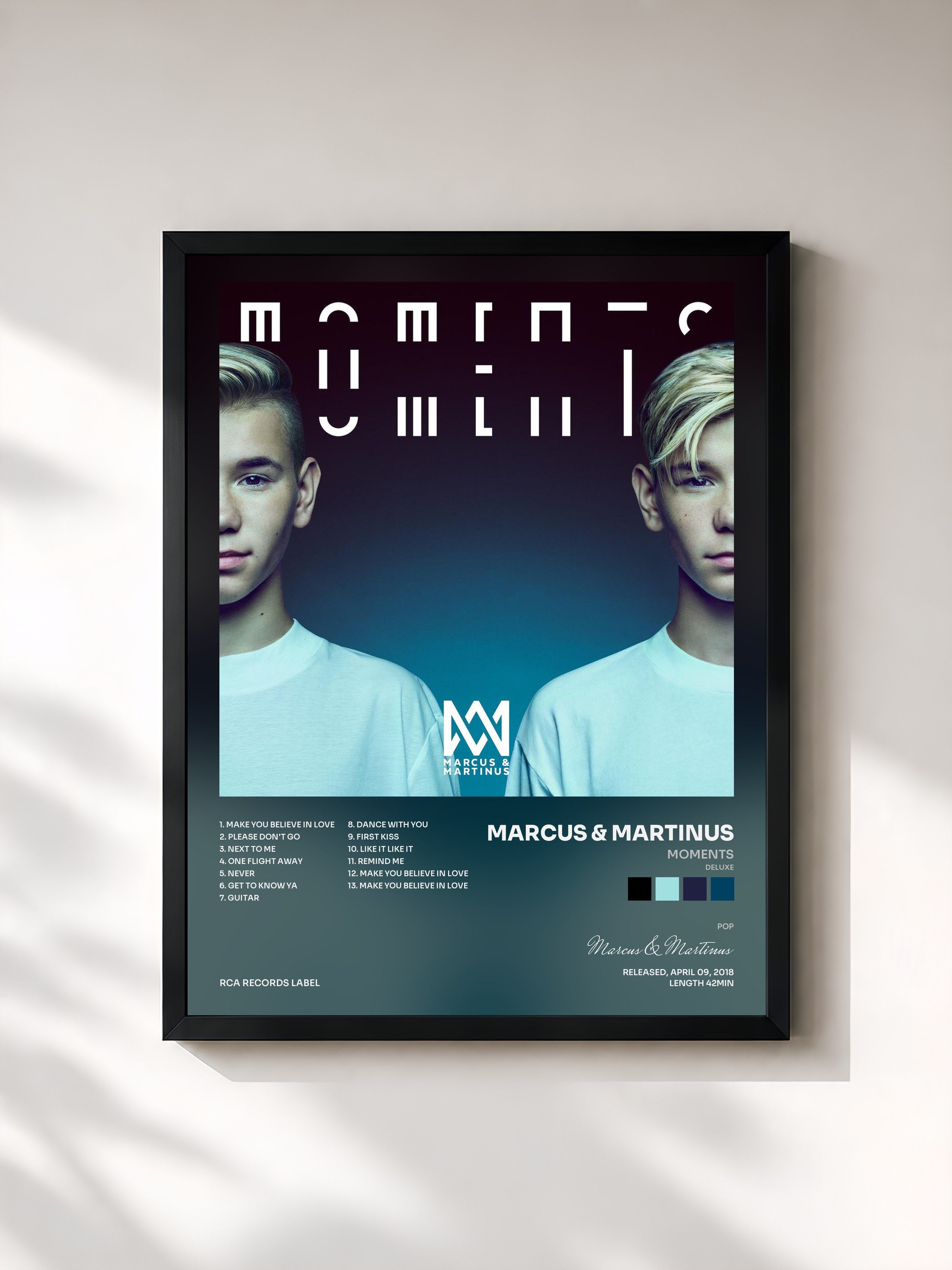 #noir Tableau de l'album Moments (Deluxe) de Marcus & Martinus, cadre noir, imprimé et encadré en France