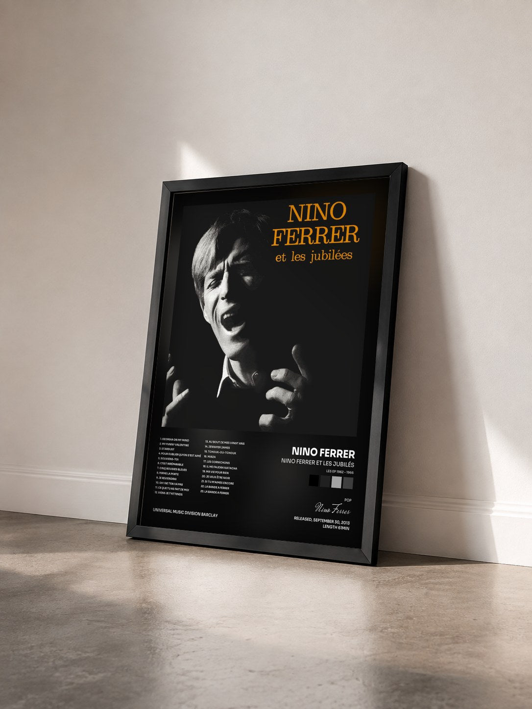 #noir Tableau de l'album Nino Ferrer Et Les Jubilés (Les EP 1962 - 1966) de Nino Ferrer vu de trois quarts, cadre noir
