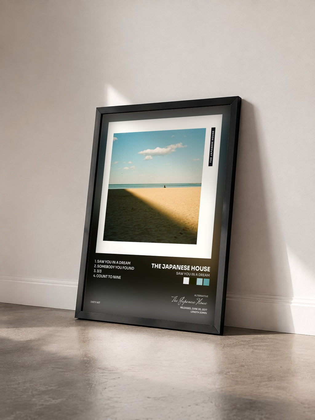 #noir Tableau de l'album Saw You in a Dream de The Japanese House vu de trois quarts, cadre noir