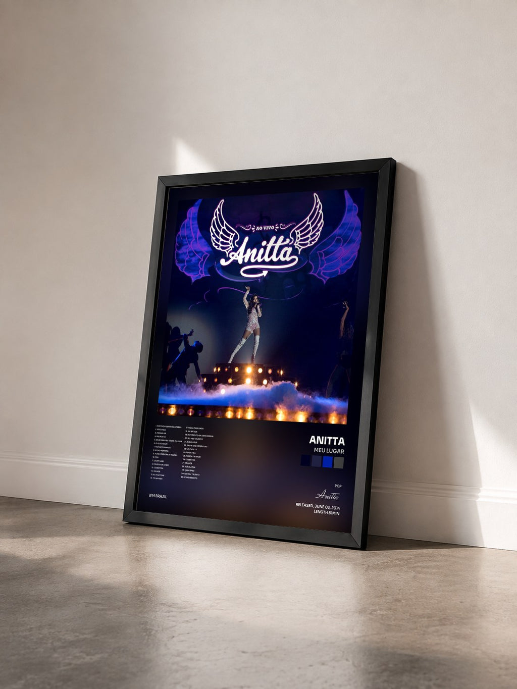#noir Tableau de l'album Meu Lugar de Anitta vu de trois quarts, cadre noir