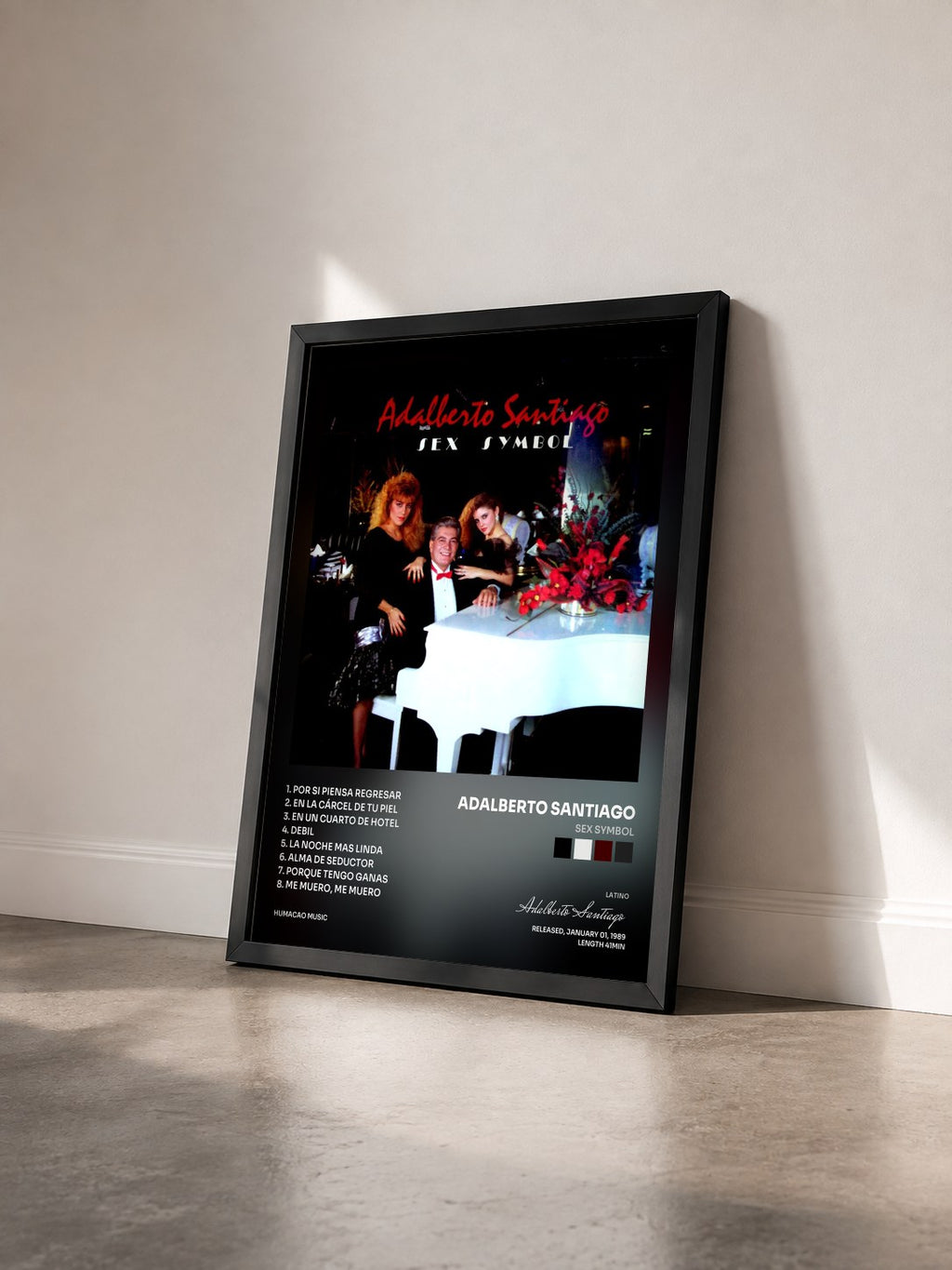 #noir Tableau de l'album Sex Symbol de Adalberto Santiago vu de trois quarts, cadre noir