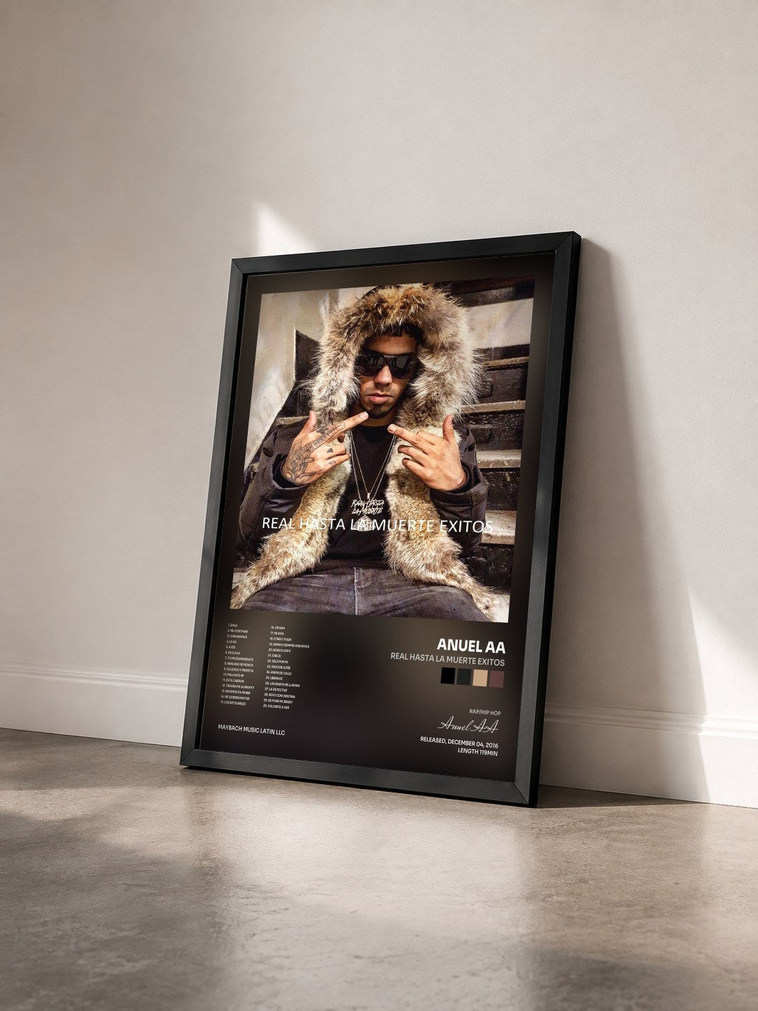 #noir Tableau de l'album Real Hasta la Muerte Exitos de Anuel AA vu de trois quarts, cadre noir