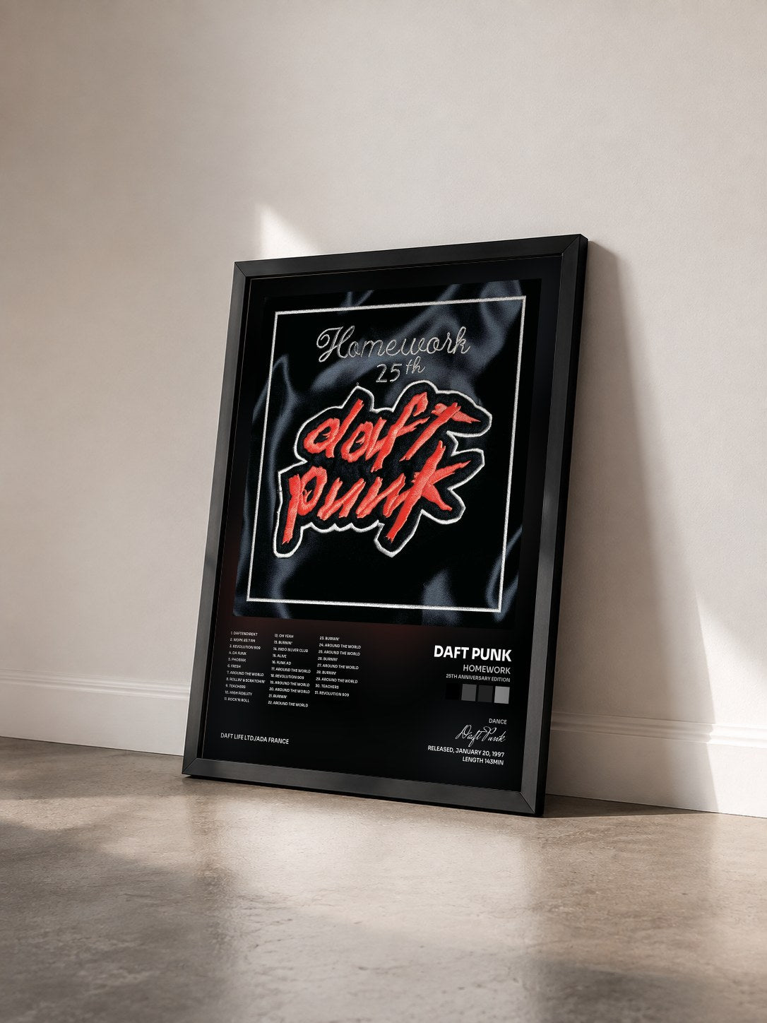 #noir Tableau de l'album Homework (25th Anniversary Edition) de Daft Punk vu de trois quarts, cadre noir