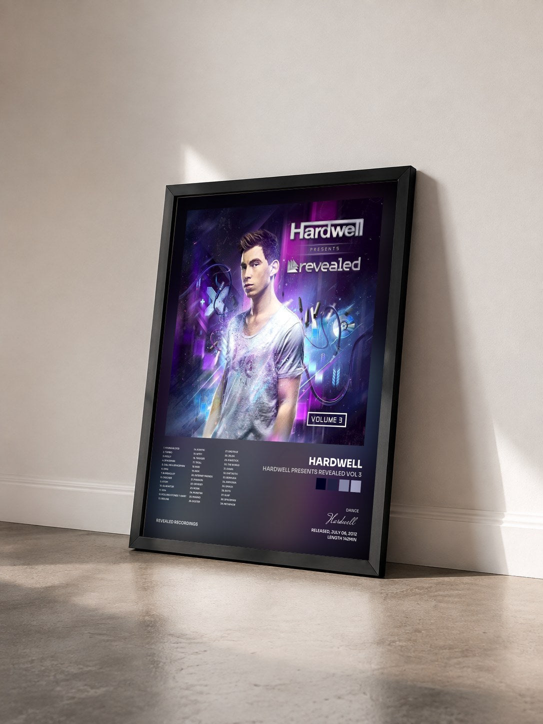 #noir Tableau de l'album Hardwell Presents Revealed Vol 3 de Hardwell vu de trois quarts, cadre noir