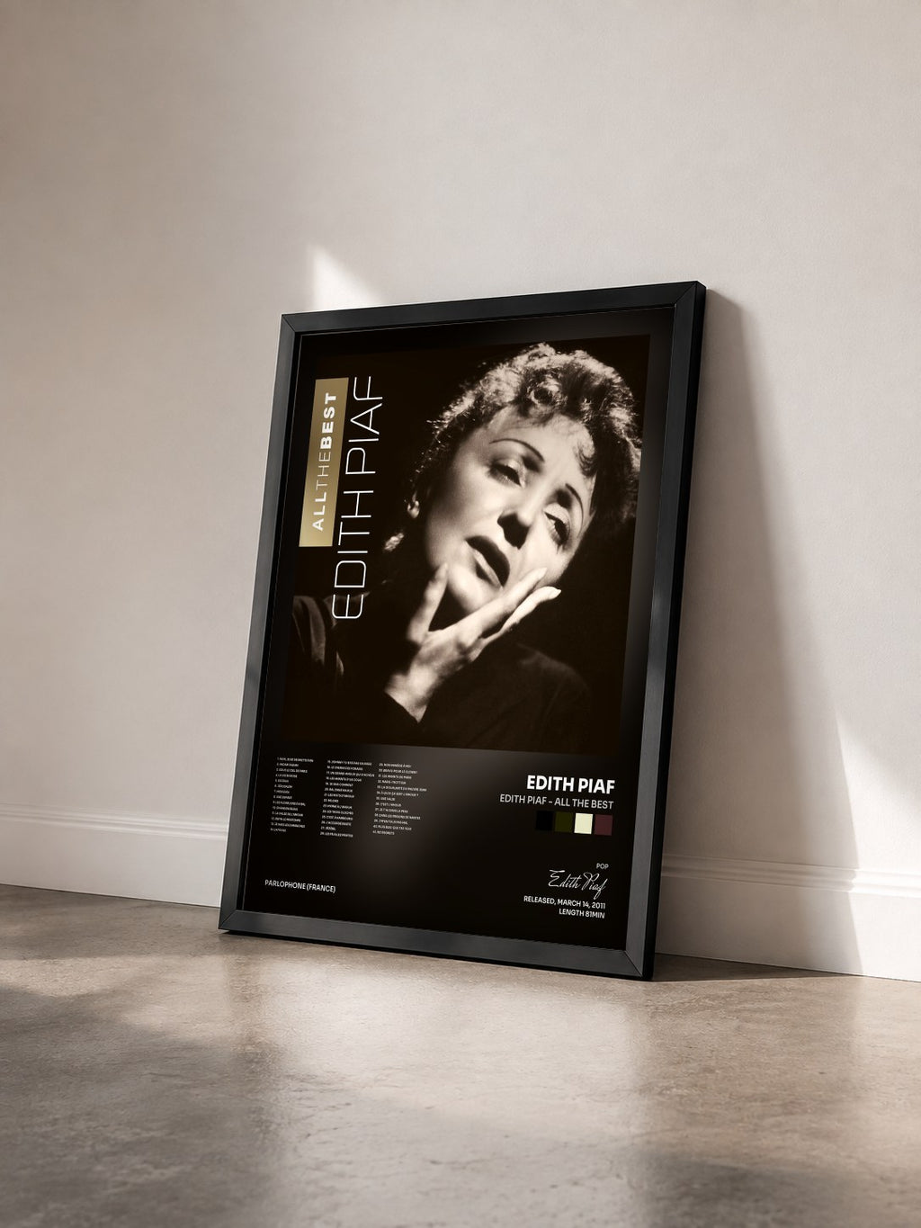 #noir Tableau de l'album Edith Piaf - All The Best de Edith Piaf vu de trois quarts, cadre noir