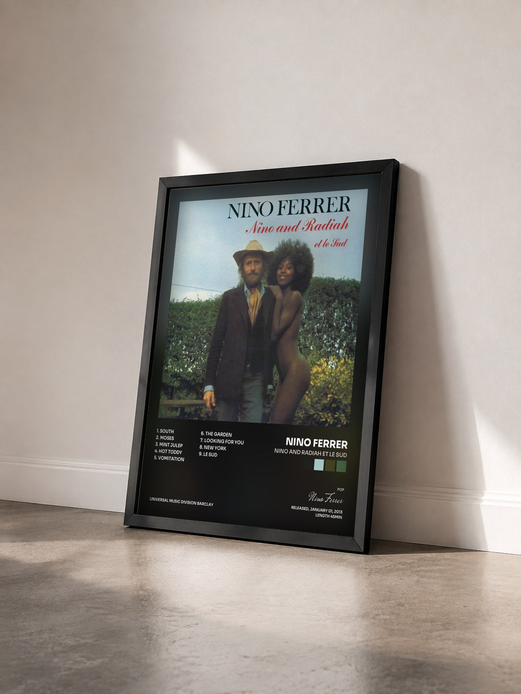 #noir Nino And Radiah Et Le Sud von Nino Ferrer als gerahmter Kunstdruck von schräg gesehen, schwarzer Rahmen