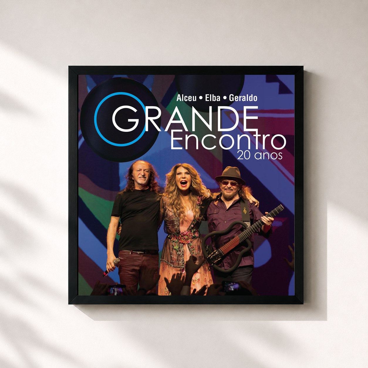 #noir Tableau carré de l'album O Grande Encontro 20 Anos: Alceu, Elba e Geraldo (Ao Vivo) de Alceu Valença, cadre noir 32x32 cm