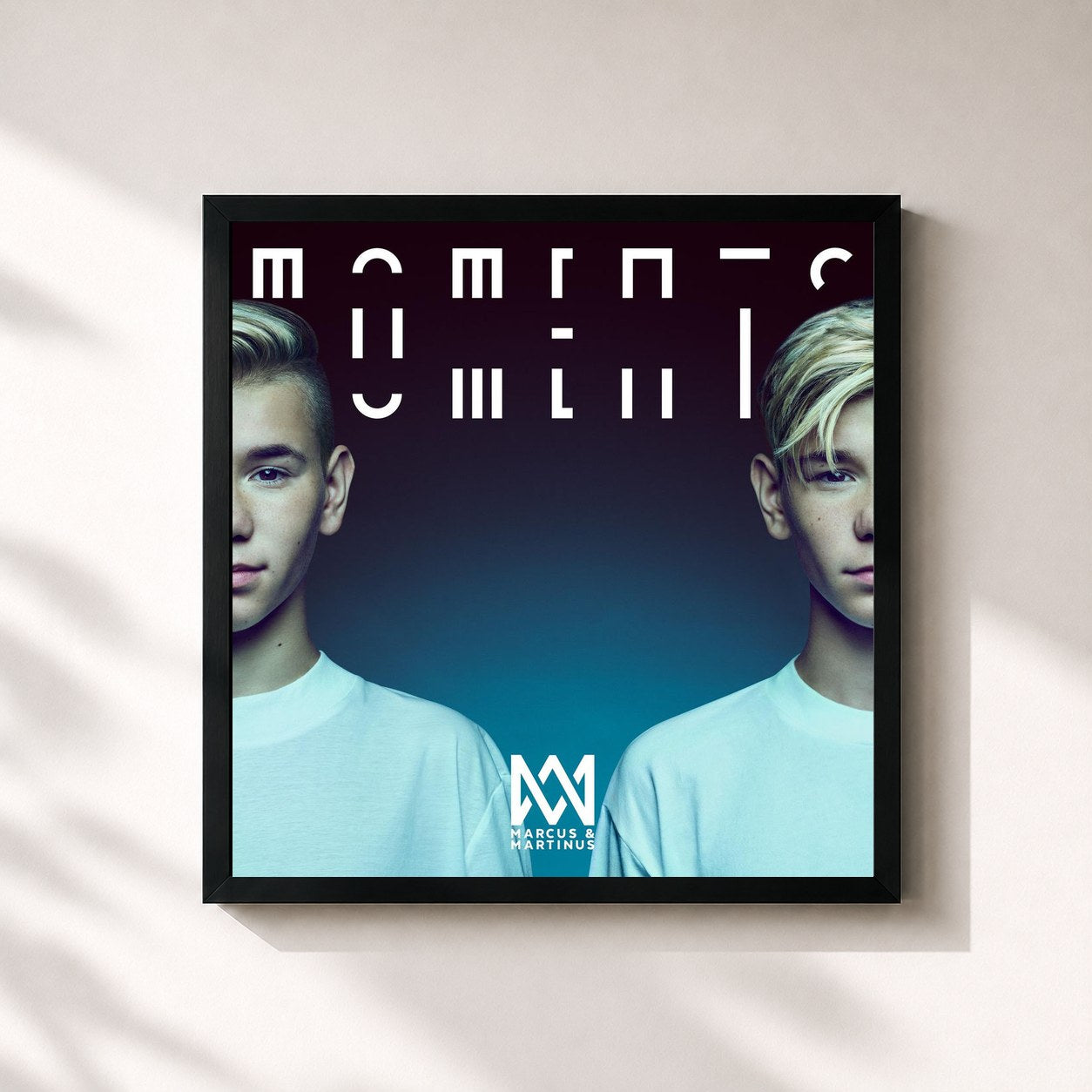 #noir Tableau carré de l'album Moments (Deluxe) de Marcus & Martinus, cadre noir 32x32 cm