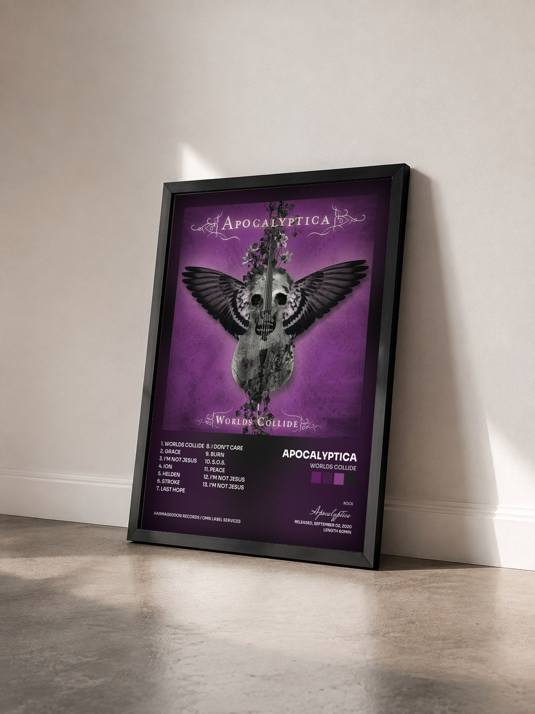 #noir Worlds Collide di Apocalyptica in stampa incorniciata vista di tre quarti, cornice nera