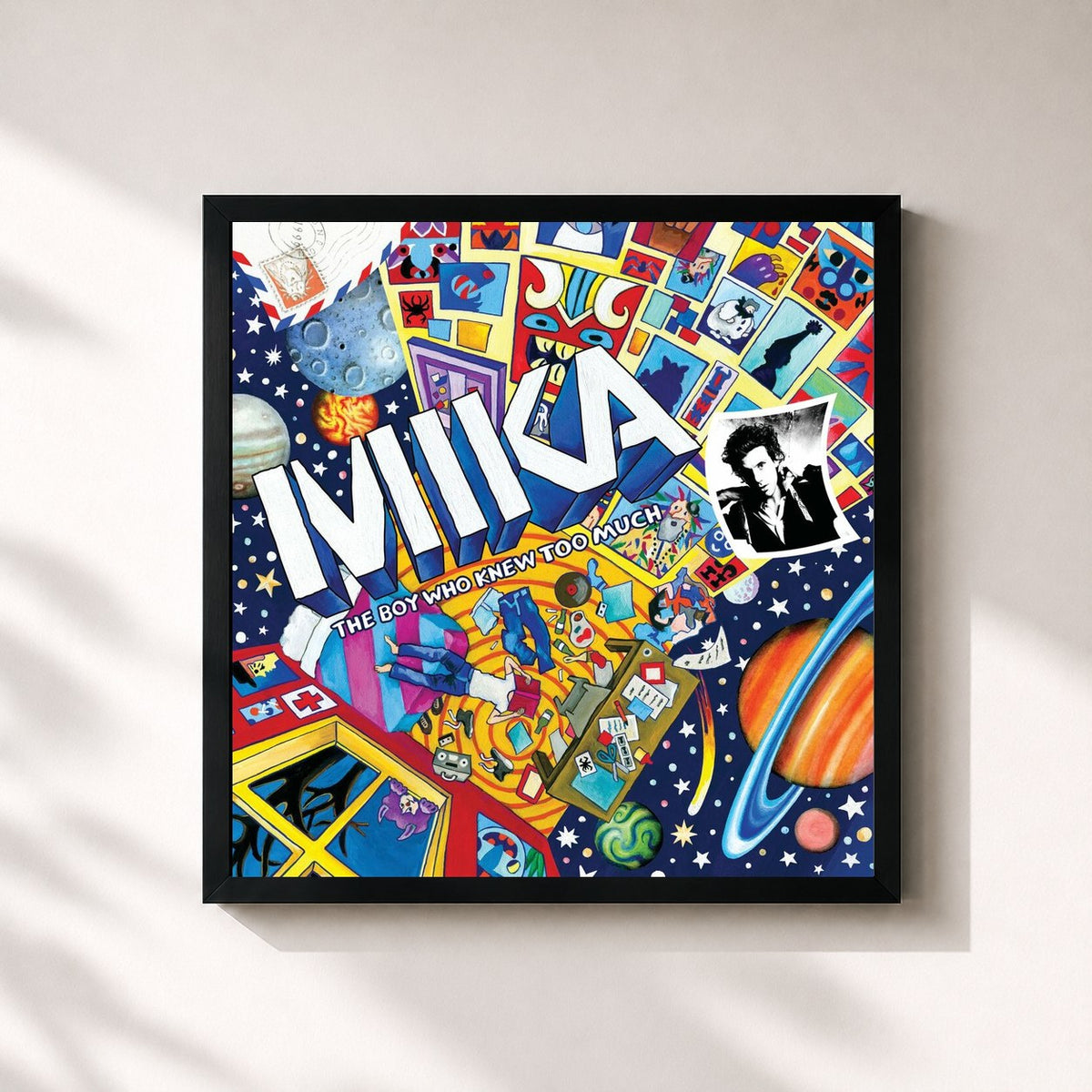 #noir The Boy Who Knew Too Much (Orange Version) von MIKA als quadratischer Kunstdruck, schwarzer Rahmen 32x32 cm