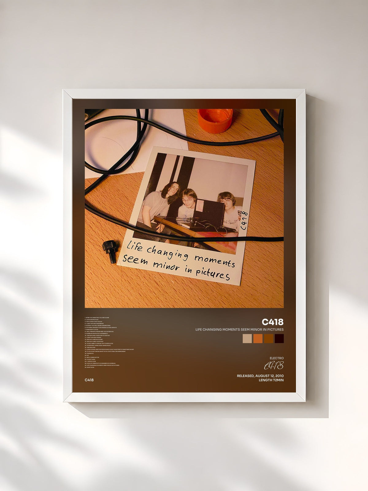 #blanc Tableau de l'album Life Changing Moments Seem Minor in Pictures de C418, cadre blanc, imprimé et encadré en France